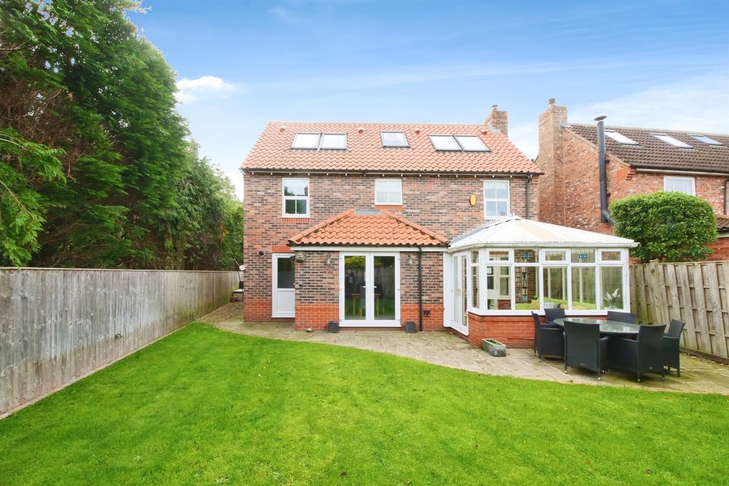 Property photo 2 of 18