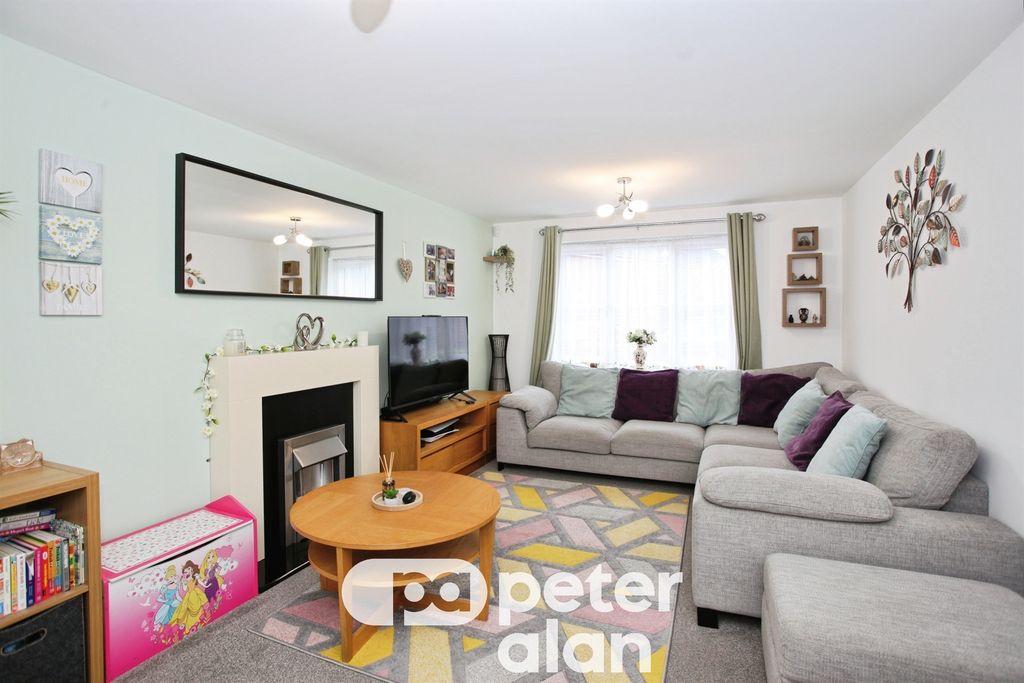 Property photo 3 of 27