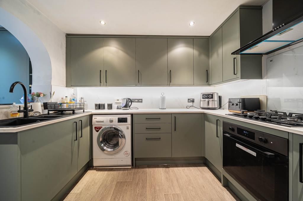 Property photo 2 of 19 Kitchen