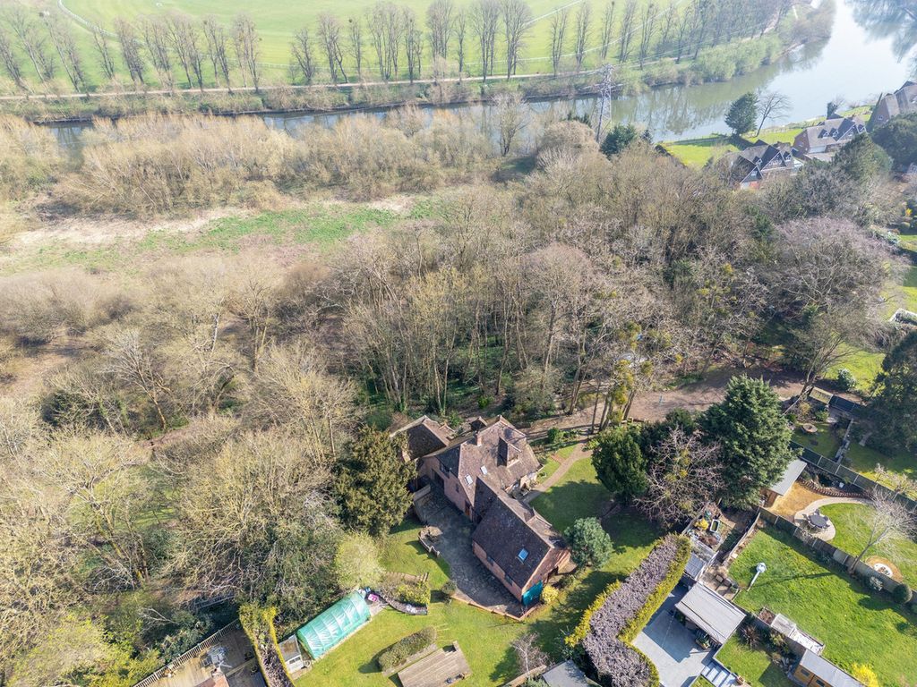 Property photo 3 of 32