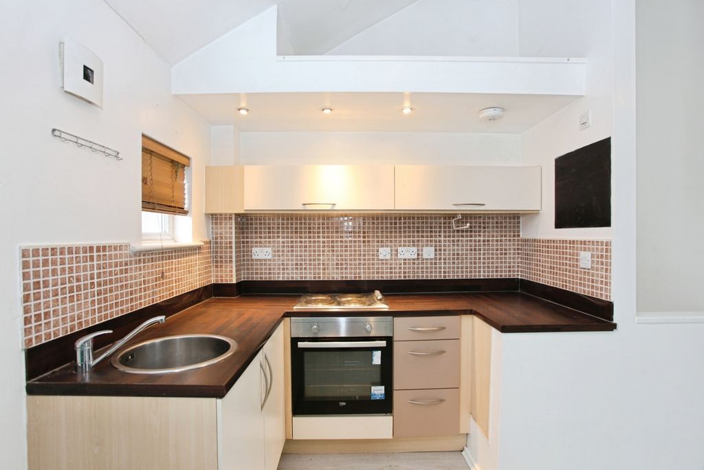 Property photo 3 of 14 Kitchen