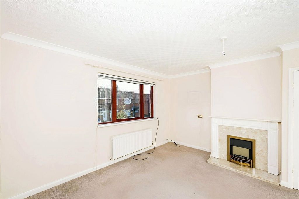 Property photo 2 of 8 Picture No. 27