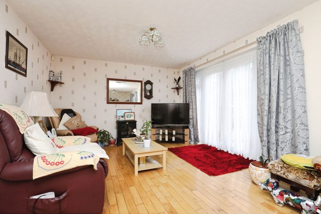 Property photo 2 of 17 Photo