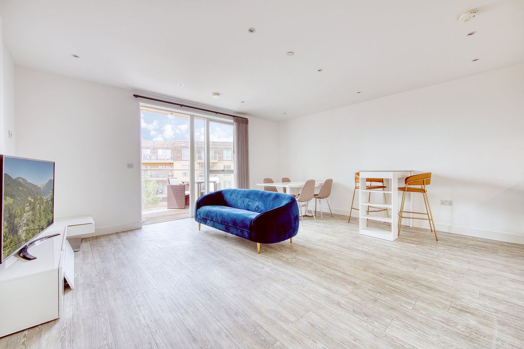Property photo 2 of 17