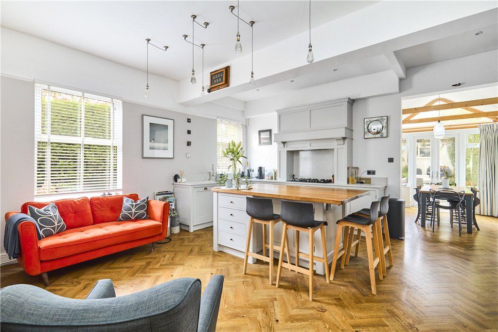 Property photo 2 of 26 Family Home