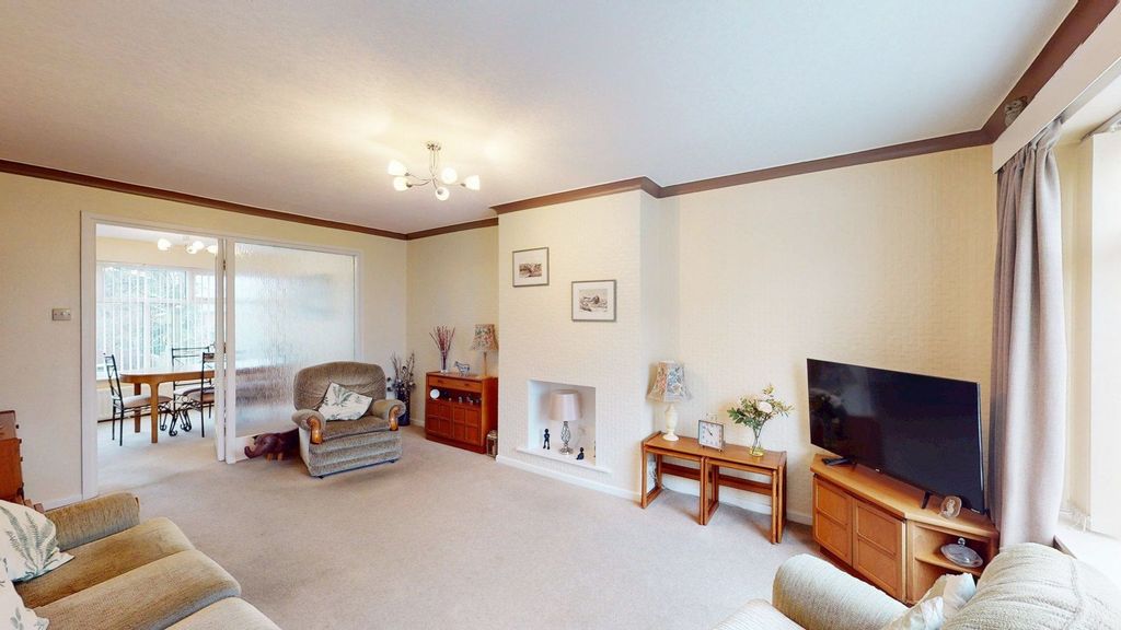 Property photo 2 of 18 Lounge