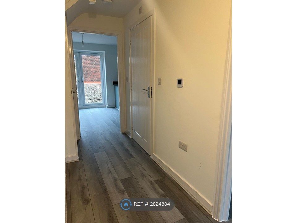 Property photo 3 of 19 Hallway