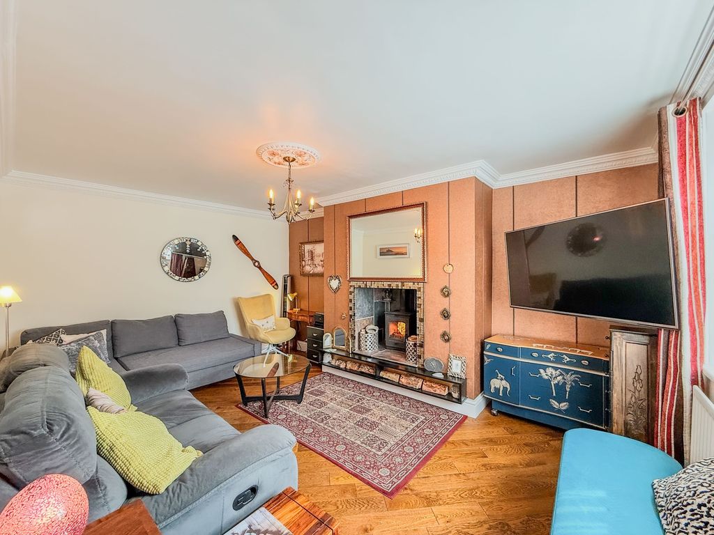 Property photo 2 of 10 Lounge