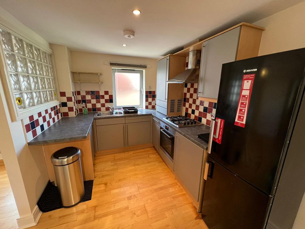 Property photo 1 of 9 Kitchen