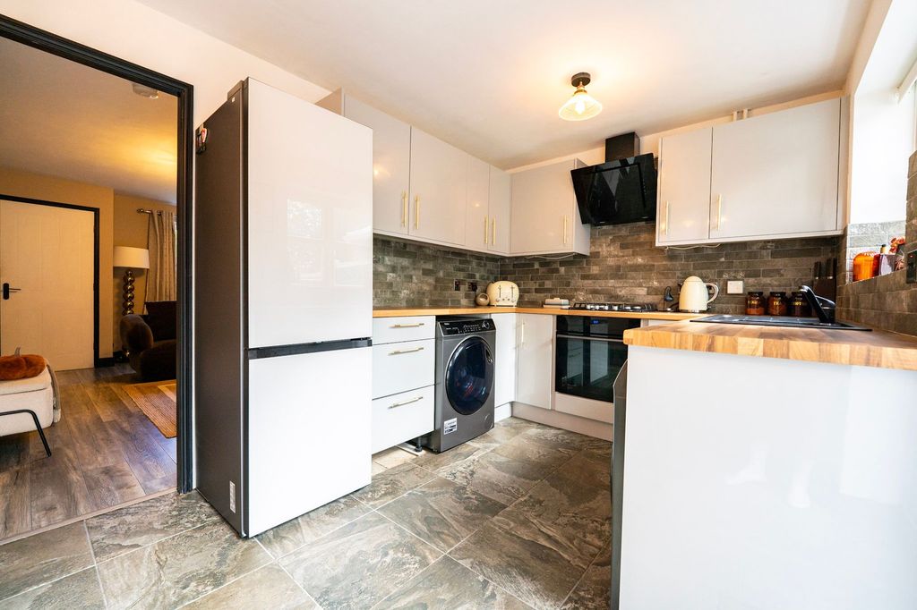 Property photo 3 of 21