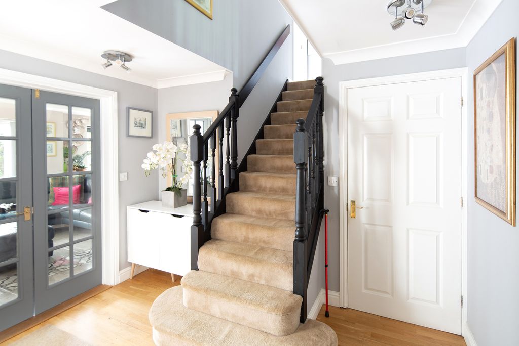Property photo 3 of 30 Inner Hall