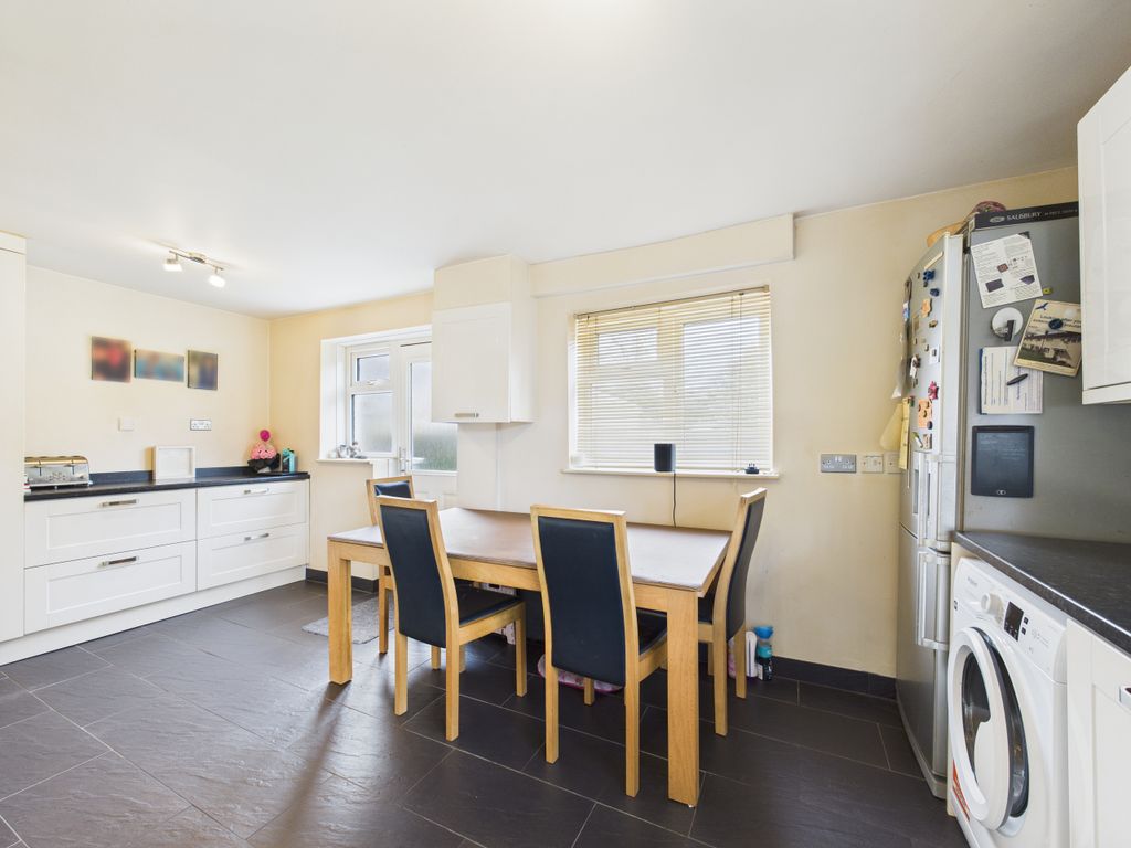 Property photo 3 of 13 Cam01354G0-Pr0613-Still001