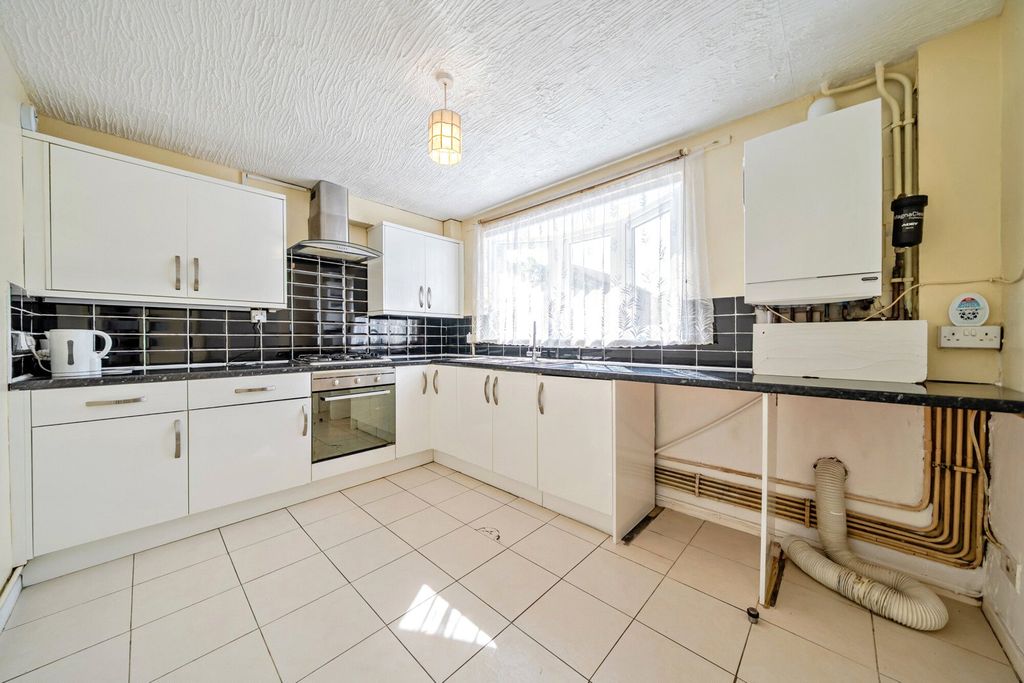 Property photo 3 of 20 Kitchen