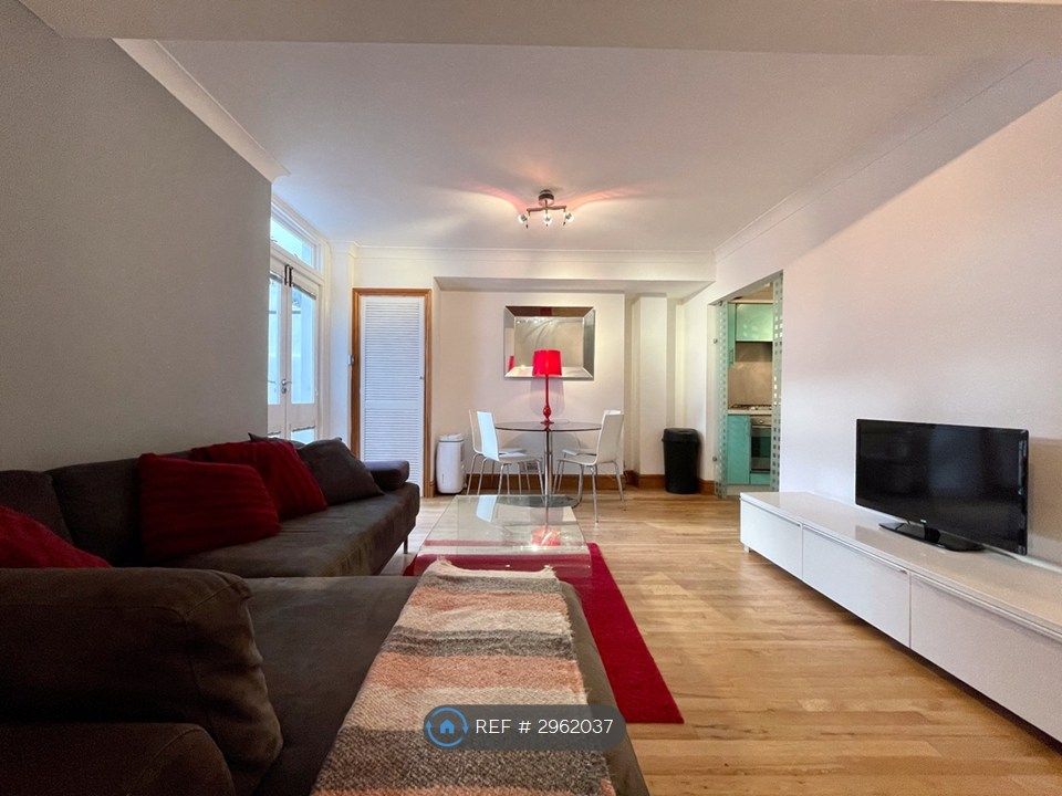 Property photo 1 of 13 Lounge