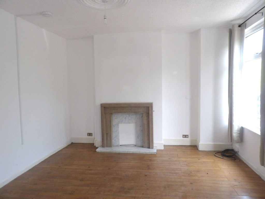 Property photo 2 of 8 Photograph 2