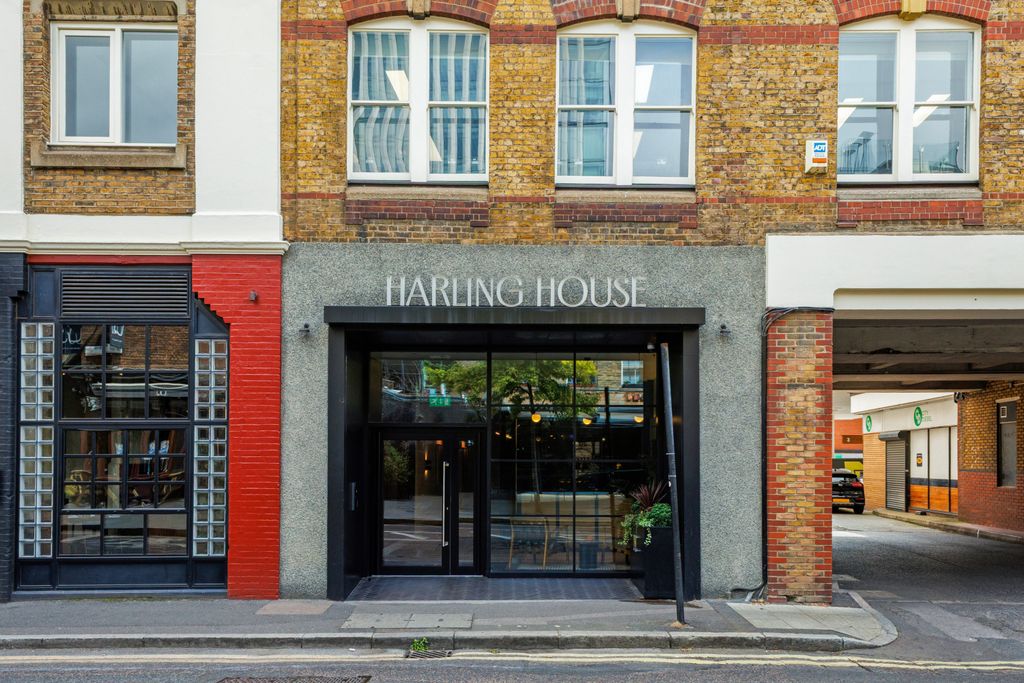 Property photo 2 of 23