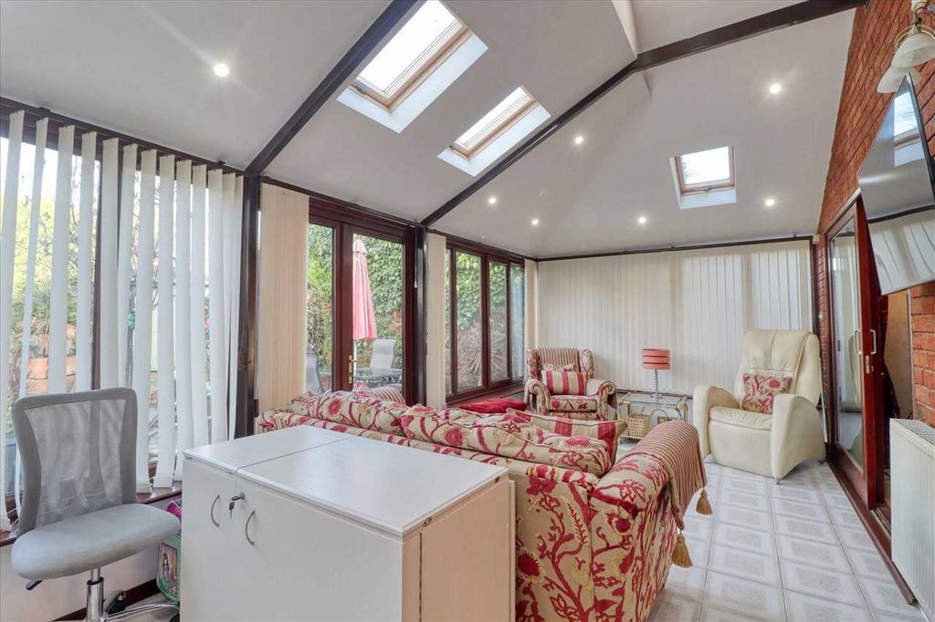 Property photo 2 of 20