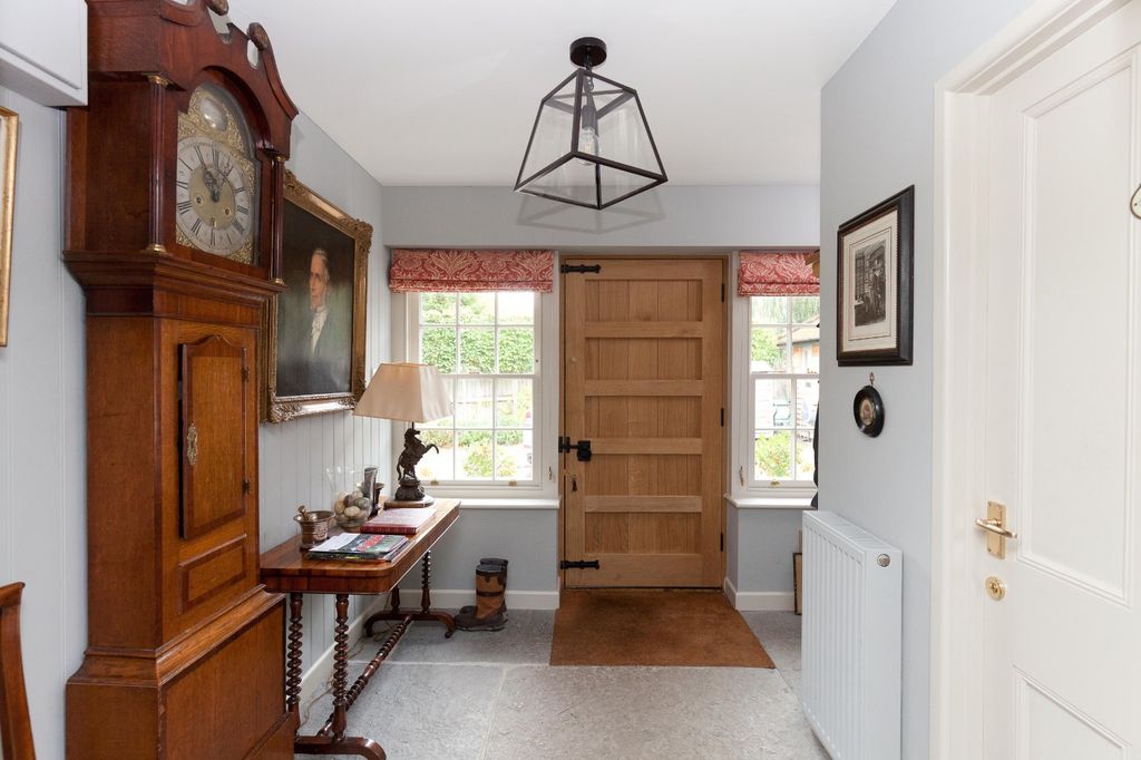 Property photo 3 of 20 Hall