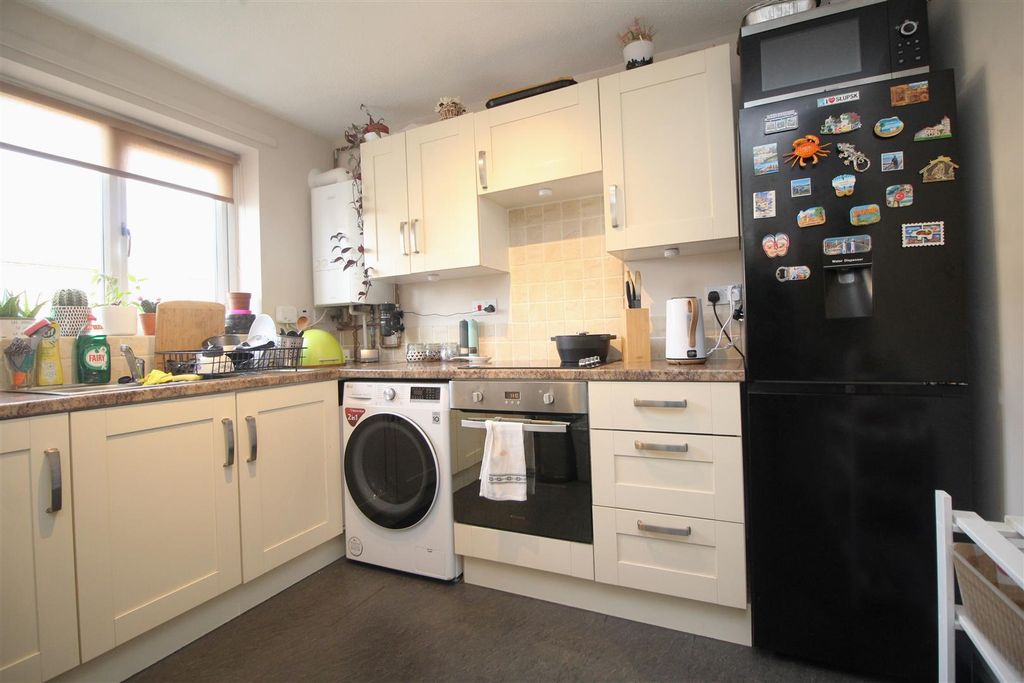Property photo 2 of 9 Kitchen .Jpg