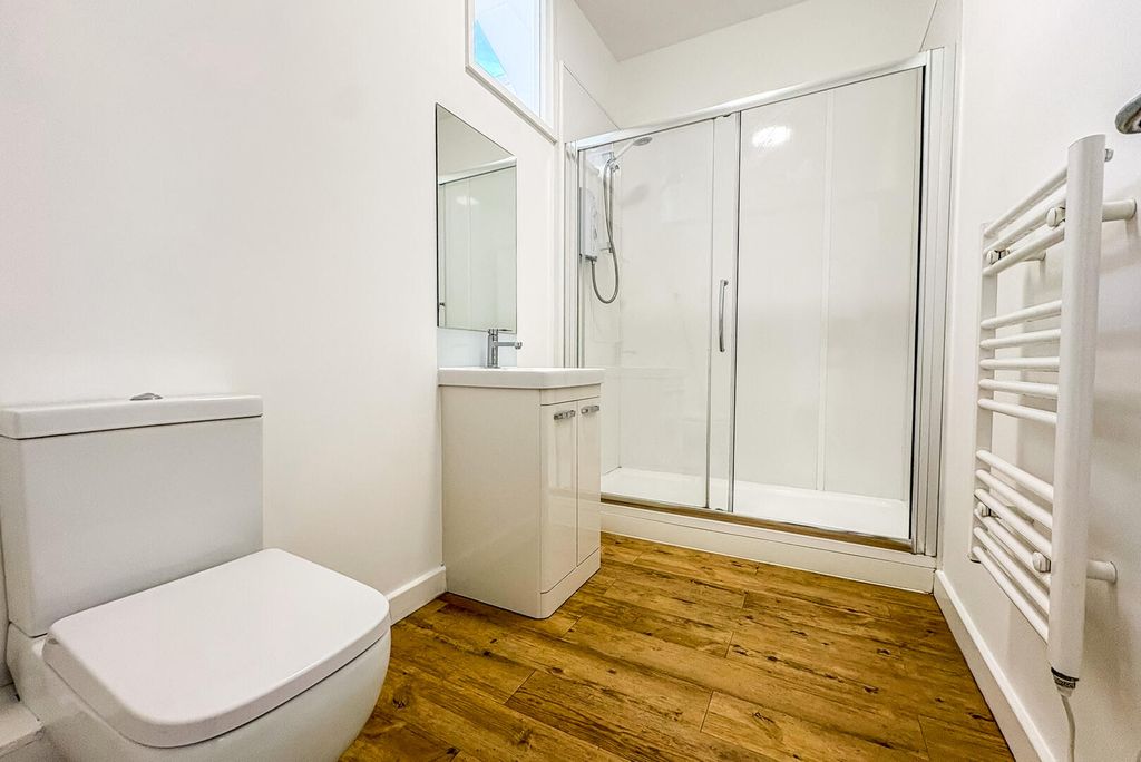 Property photo 3 of 14 Bathroom