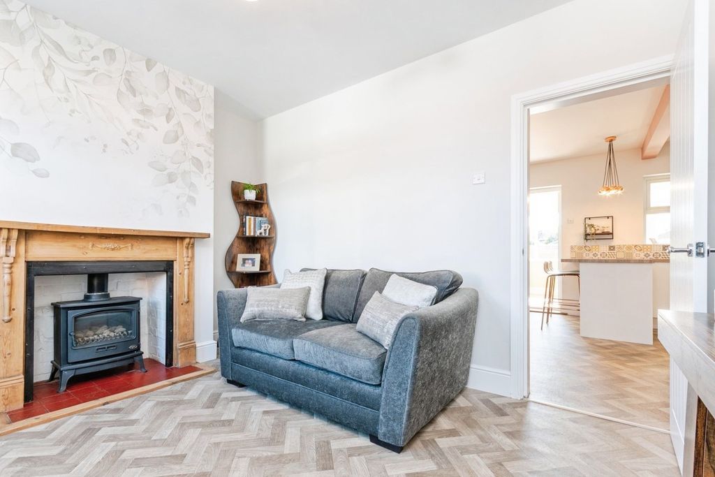 Property photo 3 of 20