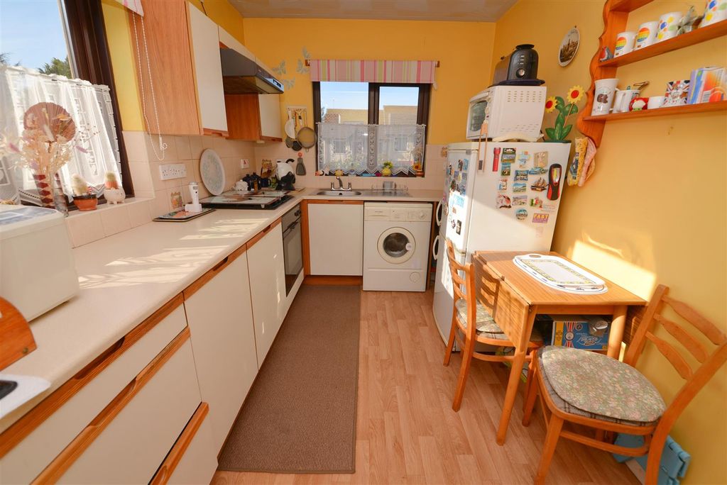 Property photo 3 of 18 Kitchen