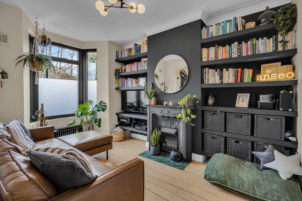 Property photo 3 of 12