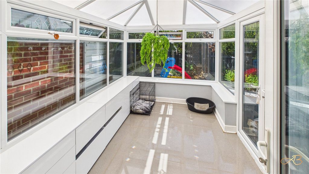 Property photo 3 of 11 Picture No. 12