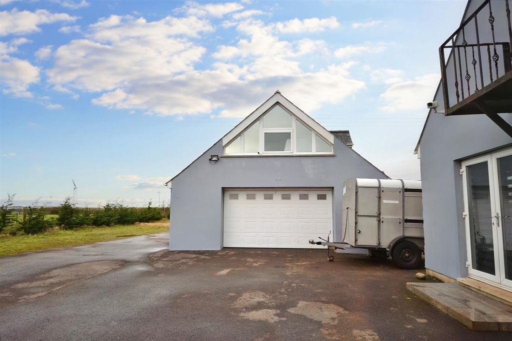 Additional image 18 of 4 bed detached bungalow for saleWaterston Road, Milford Haven SA73