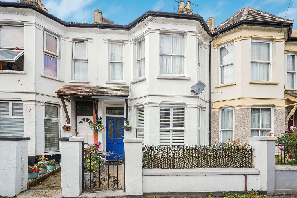 Property photo 1 of 18