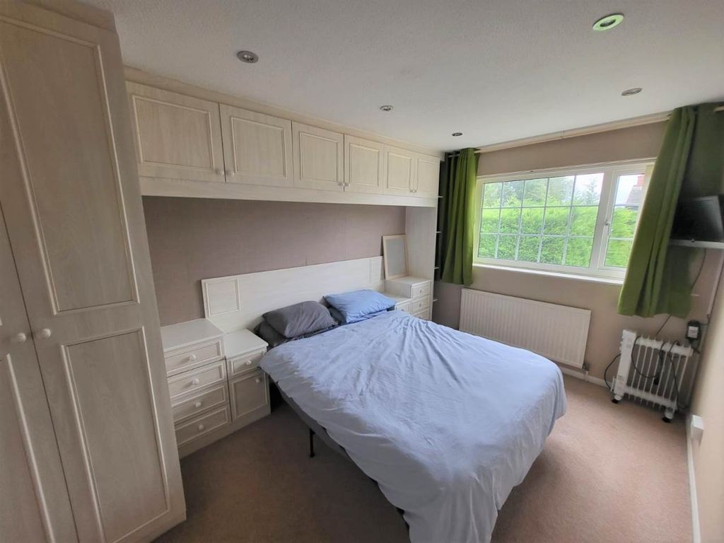 Property photo 2 of 9 Master Bed