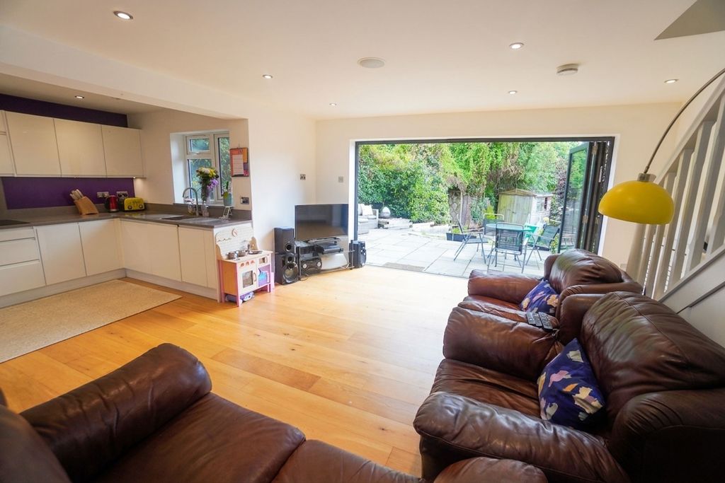 Property photo 2 of 11