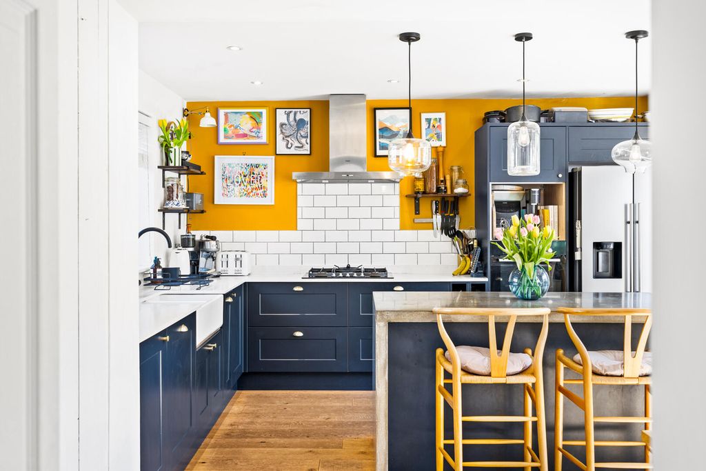 Property photo 1 of 18 Kitchen