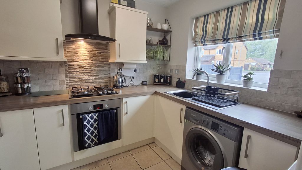 Property photo 2 of 18 Kitchen