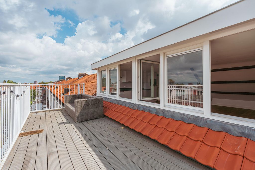 Property photo 2 of 35