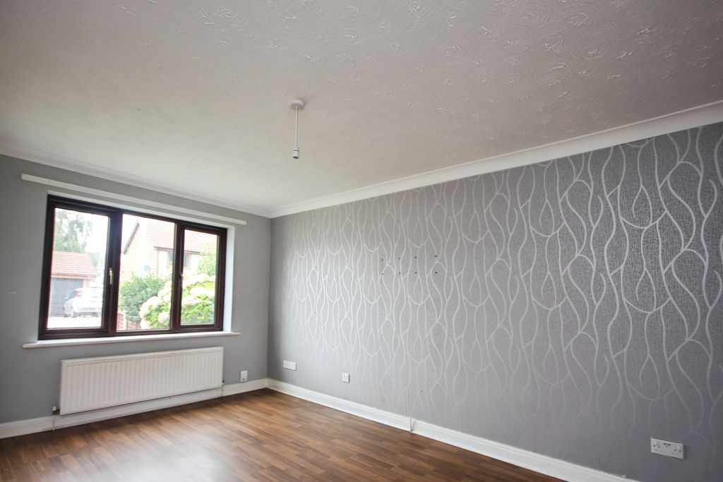 Property photo 3 of 10 Lounge View 2