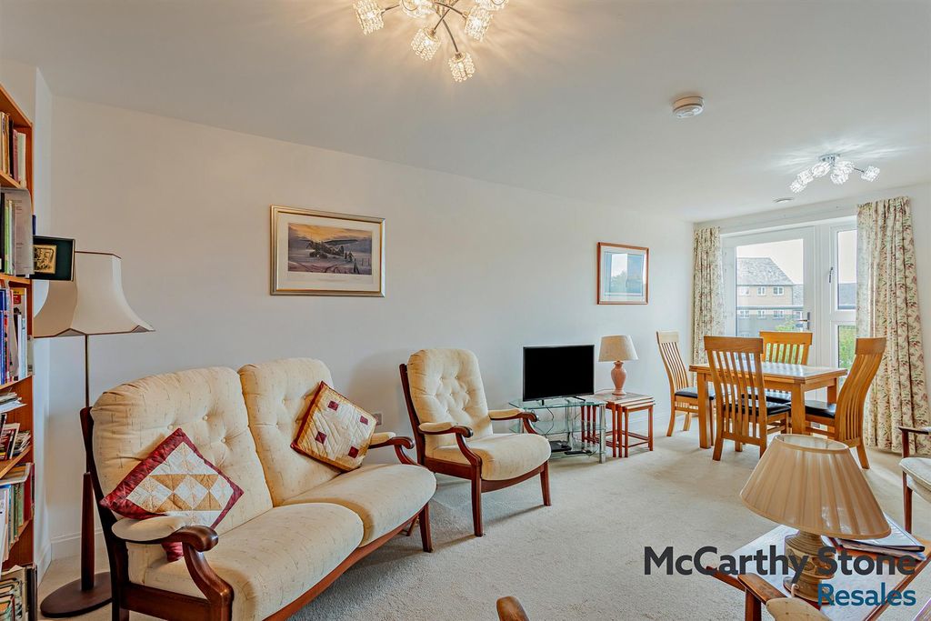 Property photo 3 of 27 8691213-Interior10-800.Jpg
