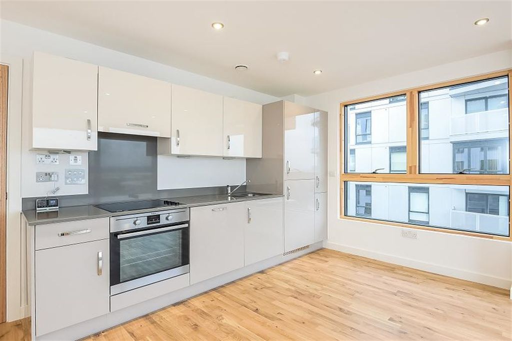 Property photo 3 of 7 Kitchen+