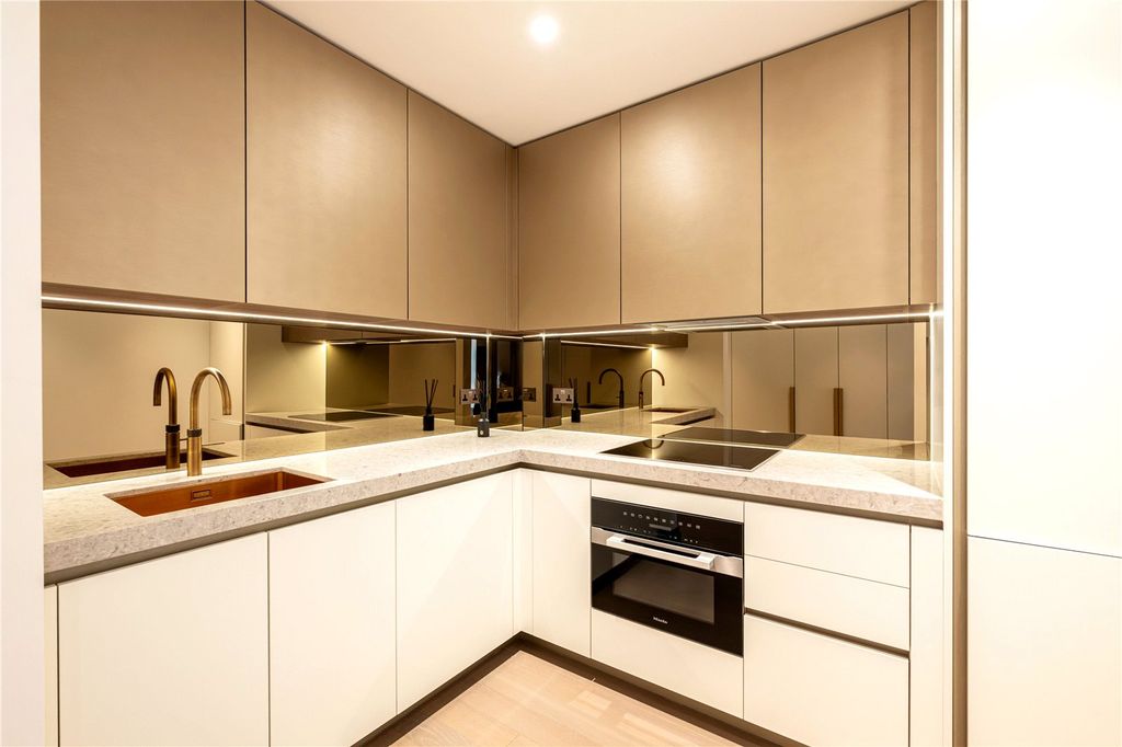 Property photo 2 of 7 Kitchen