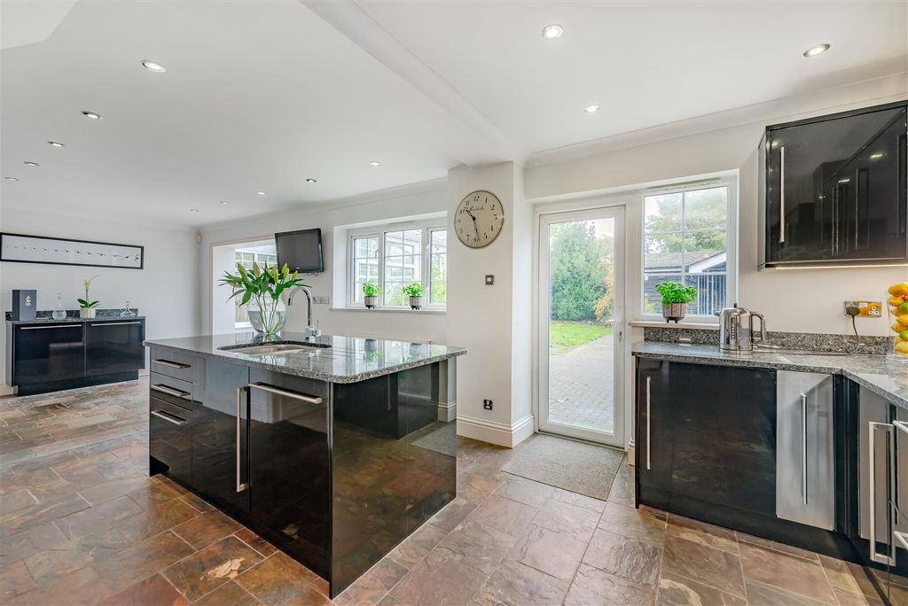 Property photo 3 of 26