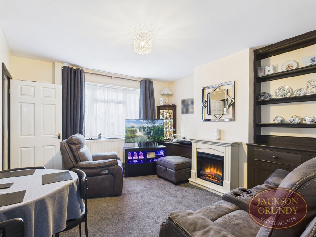 Property photo 2 of 11 Yelvertoft Road