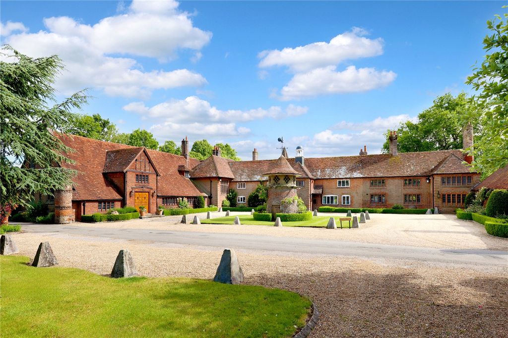 Property photo 1 of 36 Pednor House