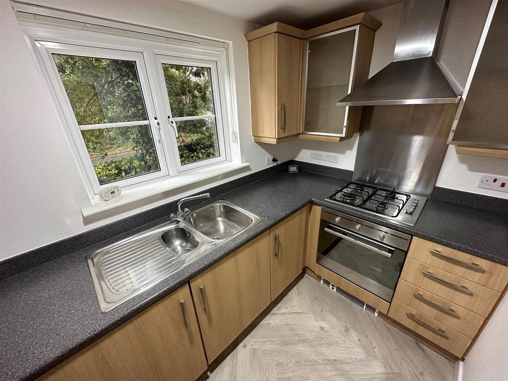 Property photo 3 of 11 Kitchen.Jpg