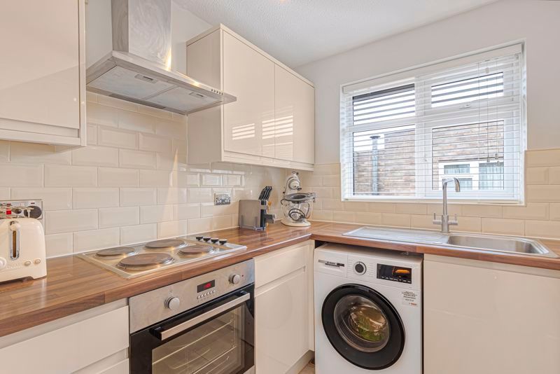 Property photo 3 of 17 Kitchen
