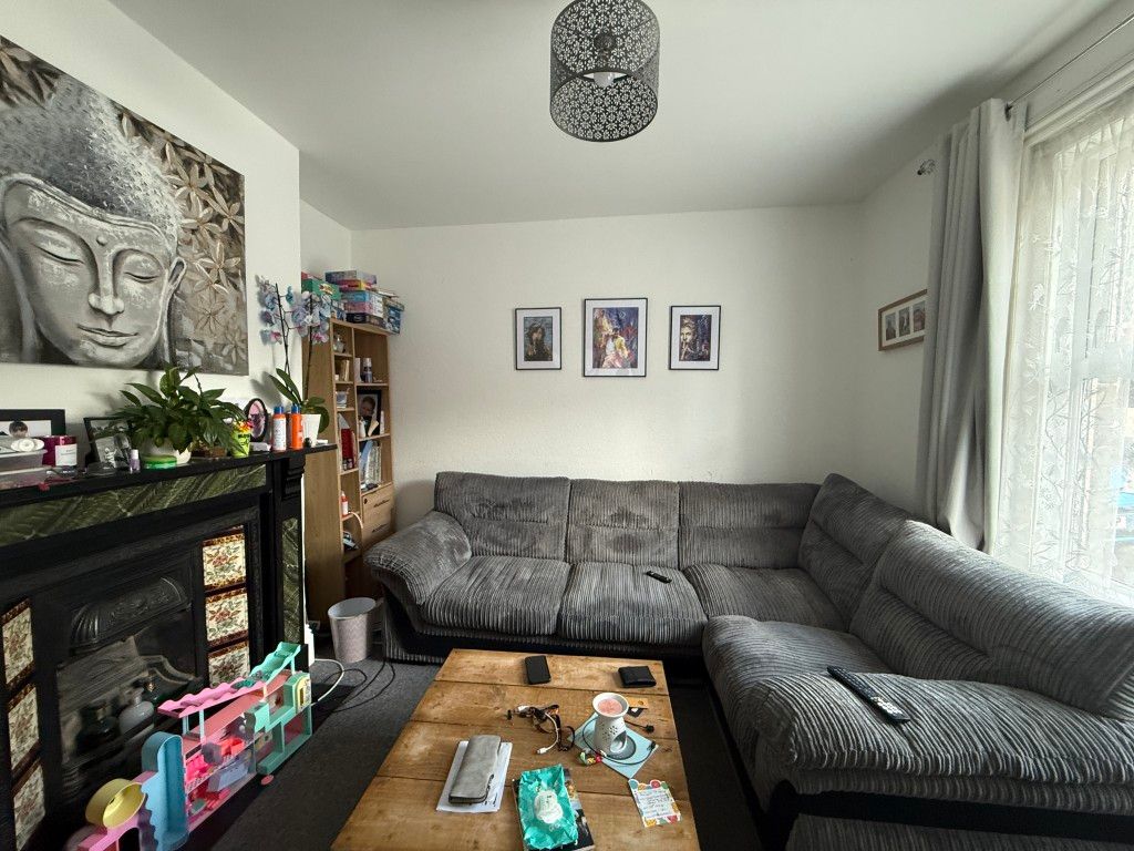 Property photo 2 of 4 Living Room Wit Smooth Painted Walls And Grey Carpet