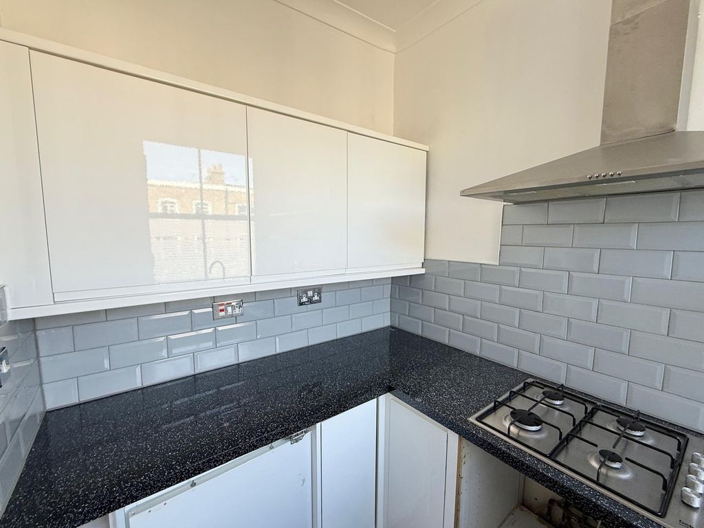 Property photo 3 of 12 Gallery