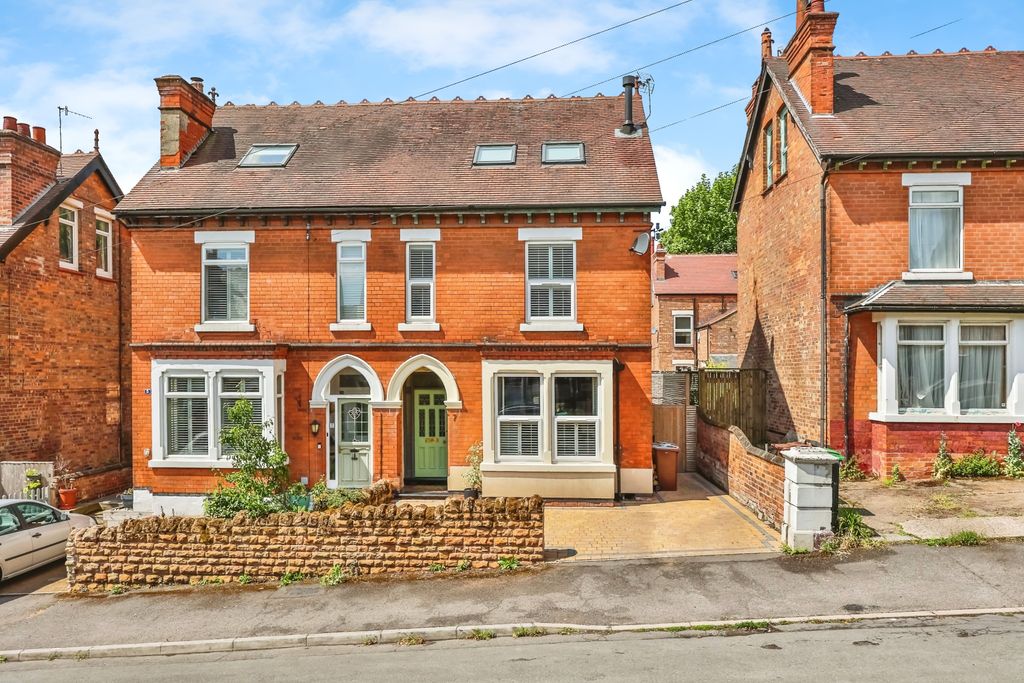 Property photo 1 of 17 Front