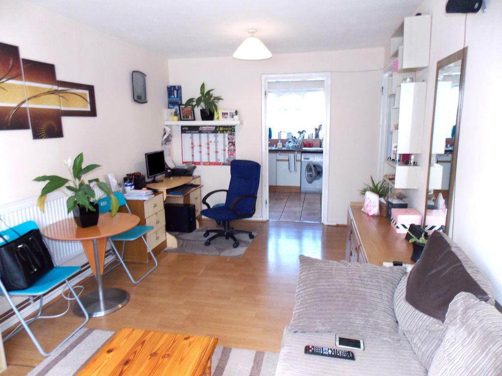 Property photo 3 of 6 Gallery