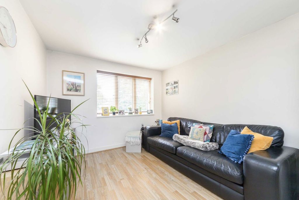Property photo 1 of 5