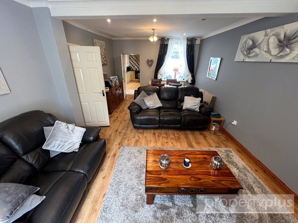 Property photo 2 of 16 Picture No. 05